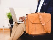 Bar delle dimissioni a Yokohama: come il Giappone affronta la crisi del karoshi e del superlavoro