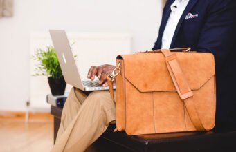 Bar delle dimissioni a Yokohama: come il Giappone affronta la crisi del karoshi e del superlavoro No News la rivista dell'ozio e della serendipità, Ozio e serendipità