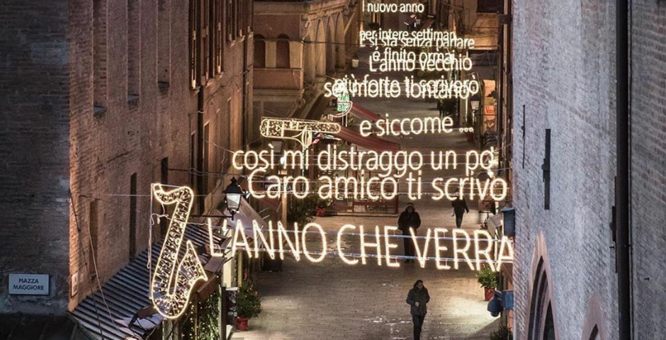 , #Bologna dedica le luminarie di via D’Azeglio a Cesare Cremonini