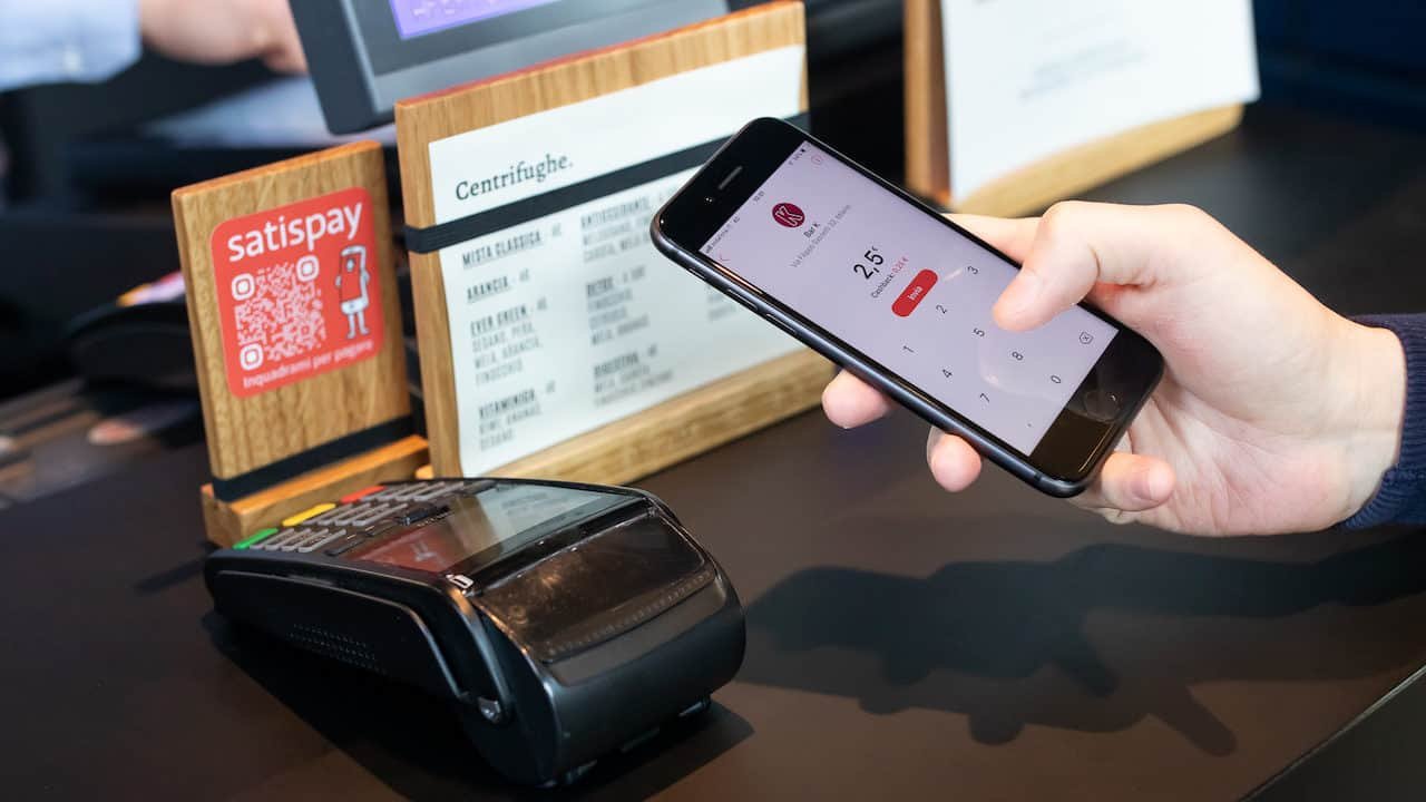 Dal confessionale alla spiaggia: il POS conquista l’Italia in modi sorprendenti