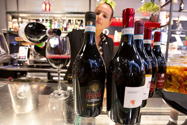 , #I 16 produttori de La Mossa Perfetta a Milano per il Bonarda Party