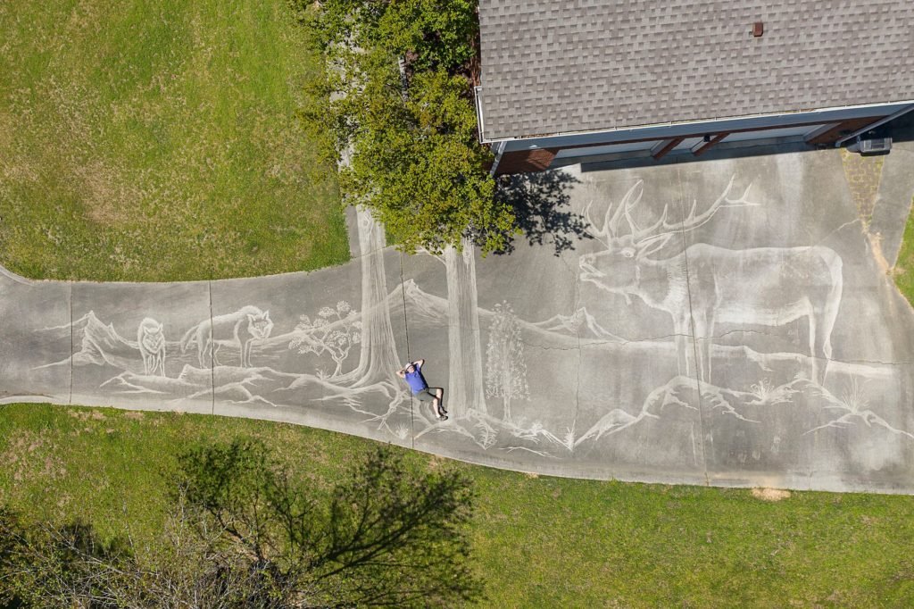 Ron Burkett, #Utilizza un&#8217;idropulitrice per realizzare un murale sul suo vialetto di casa