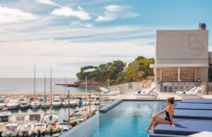 Nel Blue dipinto di blu. A Carry la Rouet vi sembrerà di volare sul mare ©-Nicolas-Anetson