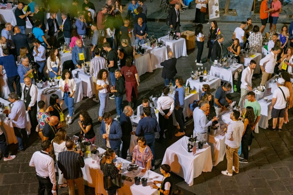 Bianchi di Sicilia, Ais Catania, III edizione di “Bianchi di Sicilia”: a Piazza Scammacca il festival dei grandi vini dell’isola