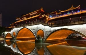 La Cina oltre Shanghai e Pechino: le città cyberpunk e le montagne di Avatar che stanno cambiando il turismo asiatico