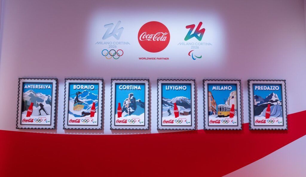 pin trading Milano Cortina 2026, Pin trading a Milano Cortina 2026: Coca-Cola celebra lo scambio di spillette olimpiche a The Peak