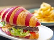 Croissant burger a Milano: quando la pasticceria incontra l’hamburger da Cardinale