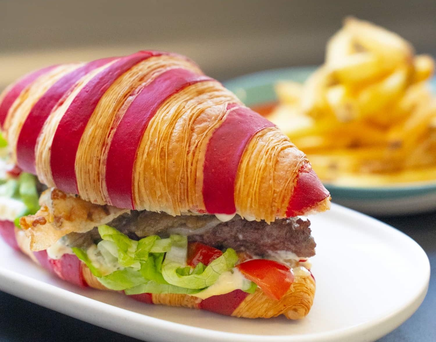 croissant burger a milano quando la pasticceria incontra l8217hamburger da cardinale da Nonewsmagazine.com croissant burger a milano quando la pasticceria incontra l8217hamburger da cardinale