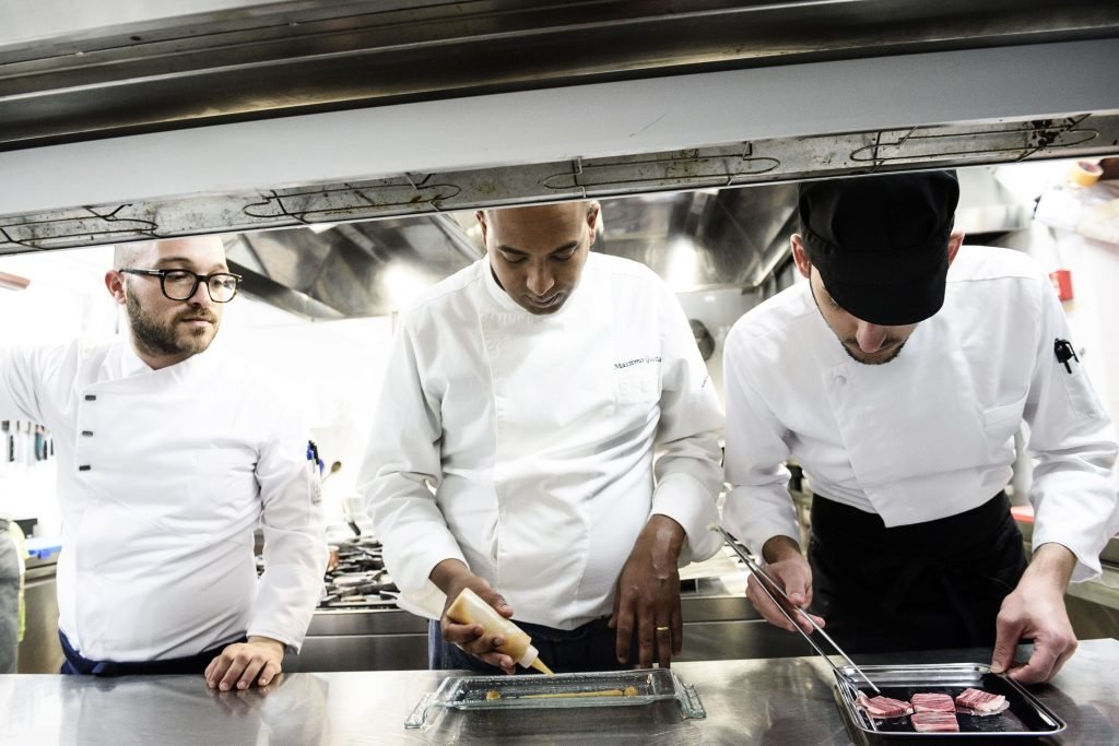 , Ristorante sul mare: a cena con la musica delle  onde marine da Cortile Arabo