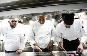 Ristorante sul mare: a cena con la musica delle onde marine da Cortile Arabo