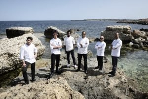 , Ristorante sul mare: a cena con la musica delle  onde marine da Cortile Arabo