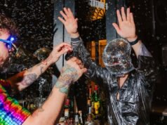 Cocktail e travestimenti disco: a Milano la gara che trasforma i bartender in showman