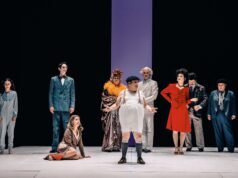 Fantozzi torna a teatro: il ragioniere più sfigato d’Italia diventa tragedia classica