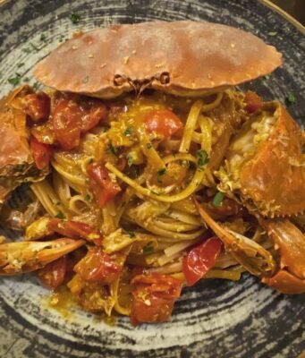 Fiore Milano: il wine bar di quartiere che ridefinisce la cultura del vino naturale a Milano