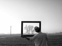 A Milano la fotografia diventa musica: Carlo Ferrara in mostra tra autoritratti e paesaggi dell’anima No#News la rivista dell'ozio e della serendipità, Periodico dell’ozio e della serendipità