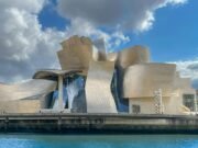 Frank Gehry: 6 opere iconiche dell’architetto che ha rivoluzionato l’architettura contemporanea