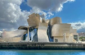 Frank Gehry: 6 opere iconiche dell’architetto che ha rivoluzionato l’architettura contemporanea