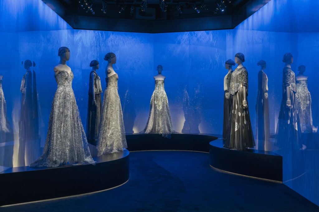 haute couture italiana Giorgio Armani Privé mostra Milano, L&#8217;arte dell&#8217;imperfezione perfetta: Giorgio Armani in mostra