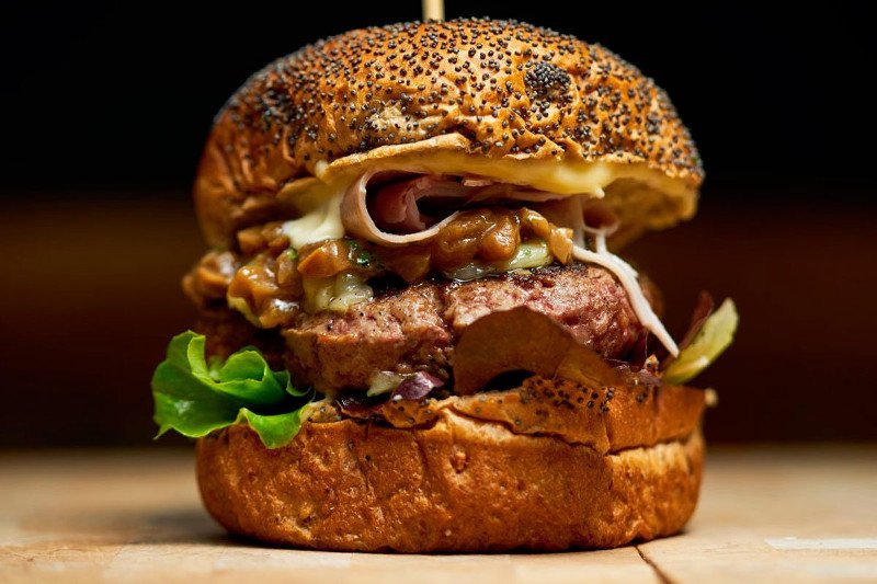 hamburger, #GoUSA TV celebra l’International Burger Day  con un tour gastronomico tra i più iconici piatti americani