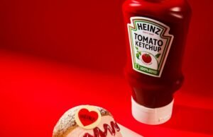 Heinz reinterpreta il maritozzo romano: ketchup al posto dell’anello per San Valentino