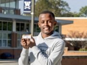 Un adolescente di 14 anni sfida il cancro della pelle con un sapone da 50 centesimi