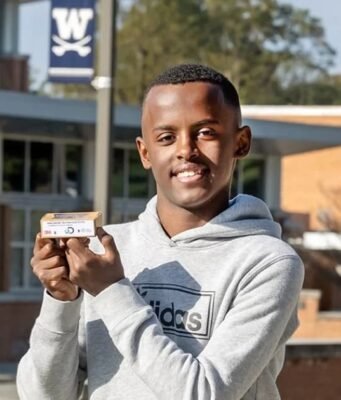 Un adolescente di 14 anni sfida il cancro della pelle con un sapone da 50 centesimi