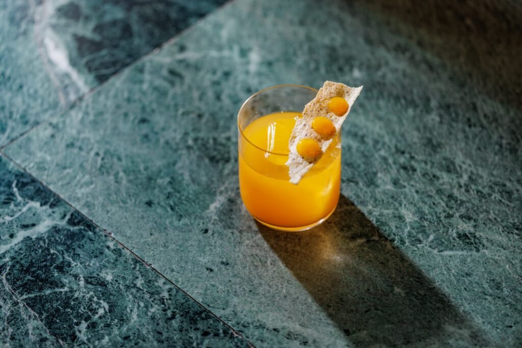 cocktail storici Hotel Principe di Savoia Milano centenario mixology narrativa, Il Principe di Savoia celebra un secolo di Milano tra drink e memoria