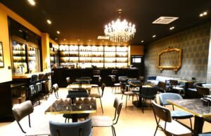 Apre il Caveau-Combinazioni a Portopalo: la nuova creatura della famiglia Paternostro con la cucina degli che Massimo e Giuseppe Giaquinta, dalla colazione sino all’after dinner