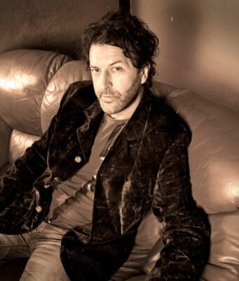 Bloccare sui social per amore: il paradosso del “ti blocco perché mi interessi”