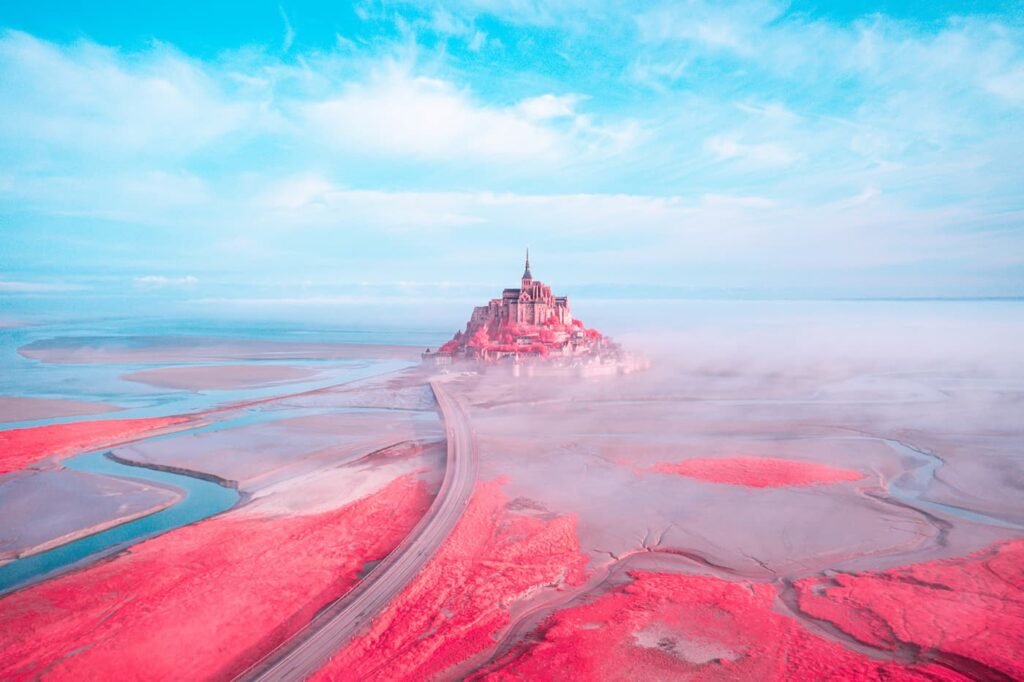 Paolo Pettigiani fotografia a infrarossi, #Le foto a infrarossi di Paolo Pettigiani catturano panorami francesi in tonalità rosa zucchero filato