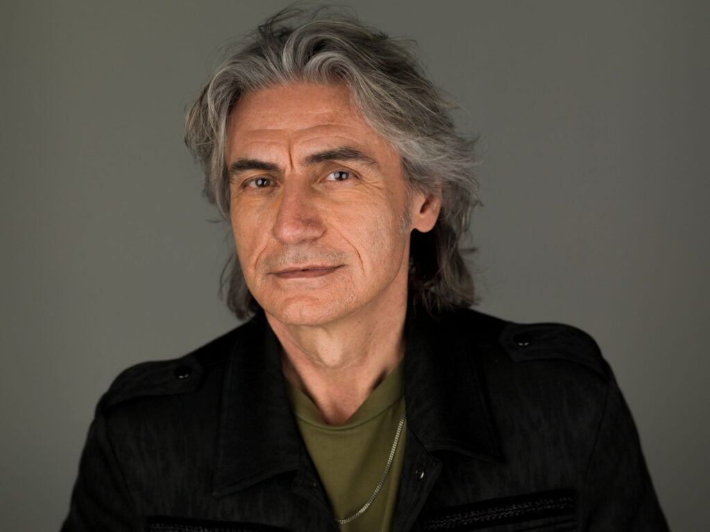 , #Luciano Ligabue per la prima volta si racconta nell&#8217;autobiografia &#8220;Una storia&#8221; (Mondadori)