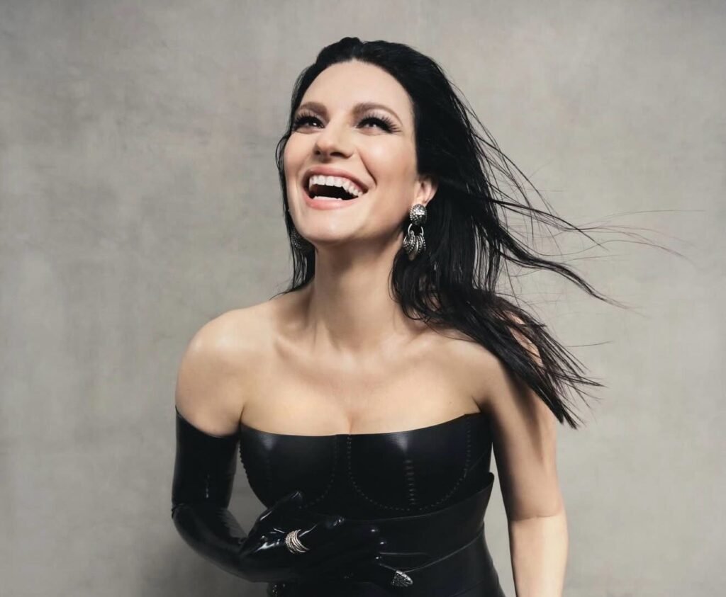 Laura Pausini Olimpiadi Milano Cortina 2026, Laura Pausini incanta San Siro: l’apertura olimpica tra musica e tricolore