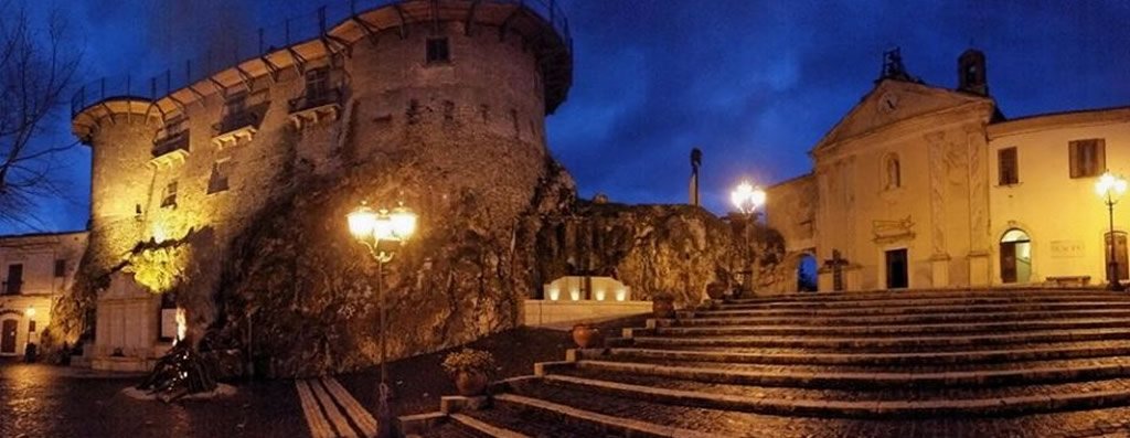 Soggiorno gratuito Macchiagodena, #Nel borgo di Macchiagodena soggiorni portando un libro