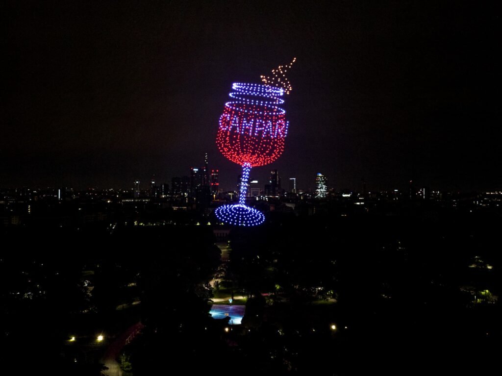 Show di droni Campari Parco Sempione Milano, #Campari celebra Milano con un impressionante drone show