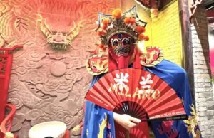 Lo stupefacente Teatro dei Mille Volti al Shoo Loong Kan