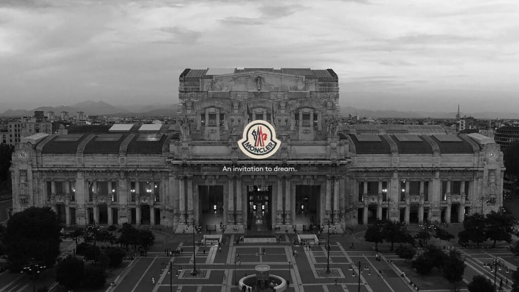 mostra Moncler a Milano Centrale, Moncler trasforma la stazione di Milano Centrale con “An invitation to dream”