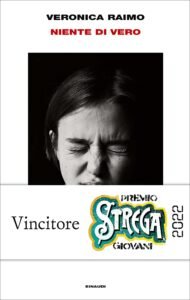 Recensione di Niente di vero di Veronica Raimo, #Come trasformare ricordi traumatici in aneddoti divertenti