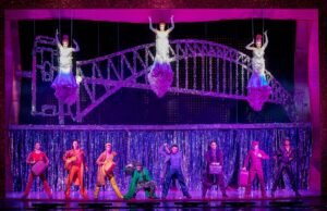 #Seguite la scia di lustrini: Priscilla La Regina del Deserto compie 10 anni all’Arcimboldi