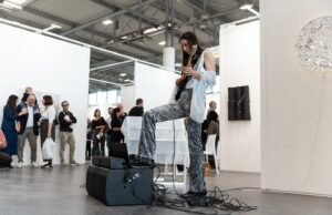 ArtVerona 2026, la 21° edizione inaugura nuove conversazioni nel sistema dell’arte Performance di Caterina Gobbi, ArtVerona XX edizione. Ph. Ennevi
