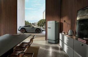 Il rombo della pista incontra il design della cucina: la collezione Porsche x Smeg
