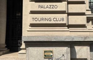 Milano in bicicletta: l’hotel storico del Touring Club rilancia il cicloturismo urbano