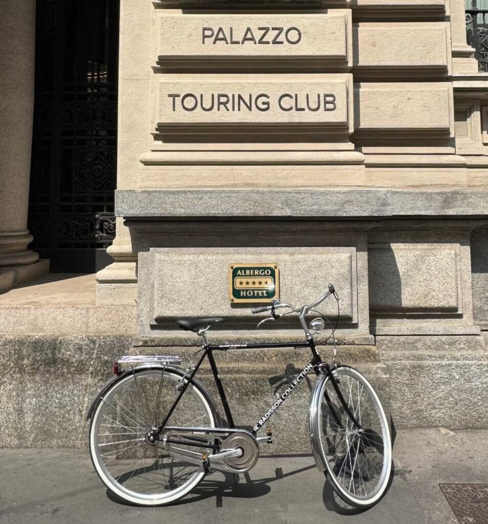 Hotel Milano biciclette Touring Club cicloturismo, Milano in bicicletta: l&#8217;hotel storico del Touring Club rilancia il cicloturismo urbano