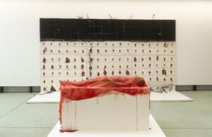 Regina José Galindo a Milano: il corpo come memoria politica dell’America Latina alla Fondazione Scanavino