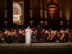 #Lunghi applausi e tutto esaurito per il concerto della Filarmonica della Scala a Noto Robert Trevino, Marily Santoroe l'Orchestra (foto Giuseppe Tiralosi).jpeg