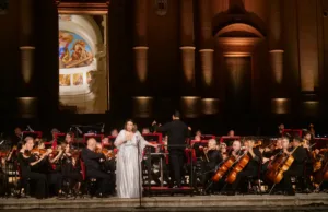 #Lunghi applausi e tutto esaurito per il concerto della Filarmonica della Scala a Noto Robert Trevino, Marily Santoroe l'Orchestra (foto Giuseppe Tiralosi).jpeg