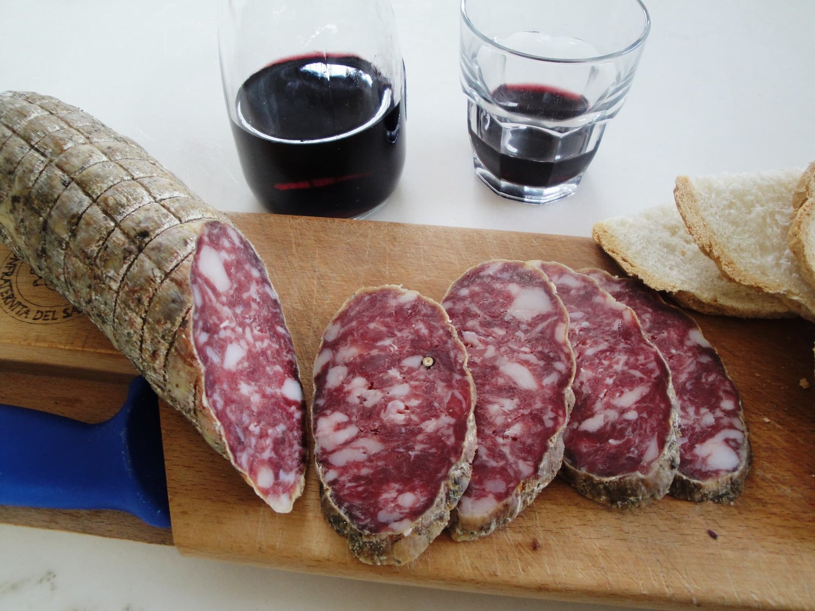 Nelle valli dell’Oltrepò dove nasce un salame leggendario Nelle valli dell’Oltrepò dove nasce un salame leggendario