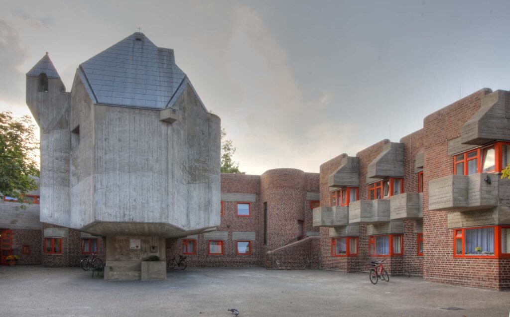 cappella St. Hildegardis Gottfried Böhm Düsseldorf architettura brutalista religiosa, La cappella St. Hildegardis di Gottfried Böhm a Düsseldorf: l’architettura brutalista che dialoga con il sacro