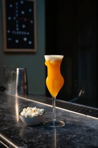 TANGO DE CARAMELO di FLORES COCTELES, TANGO DE CARAMELO