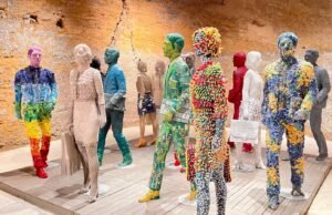 Quando lo scarto diventa messaggio. Inaugura oggi l’arte dai rifiuti di SCART SCART