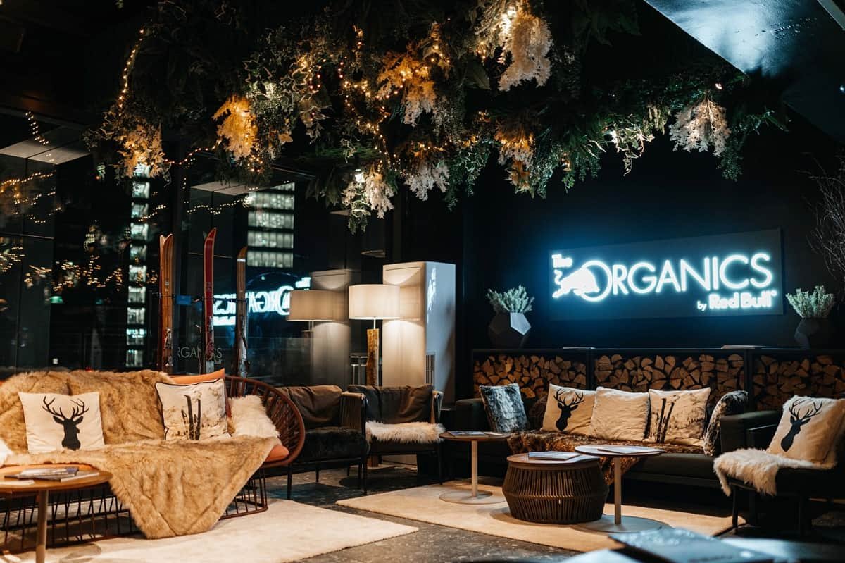 il rooftop si fa montagna lo chalet urbano sui grattacieli di milano